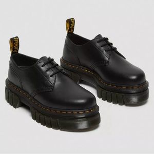 Dr Marten Audrick 3-eye platform shoe size   8